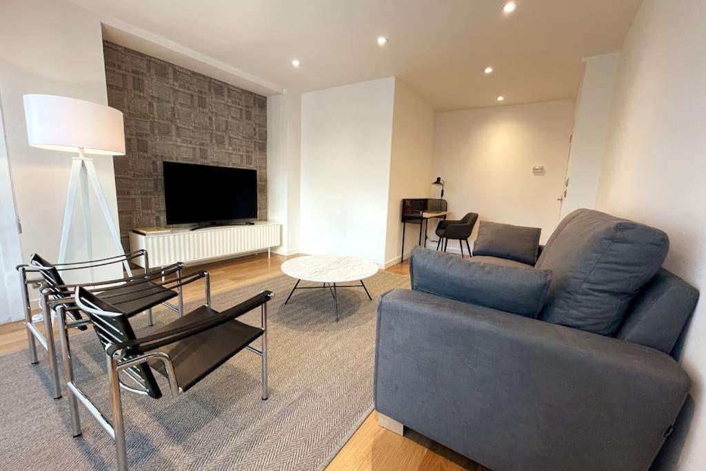 H7072 Luxury Apartment *